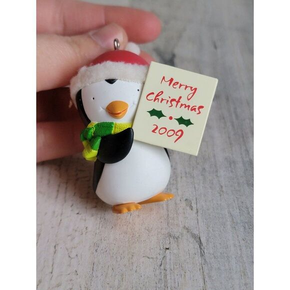 Hallmark sign of the times 2009 penguin ornament Xmas - Picture 2 of 6
